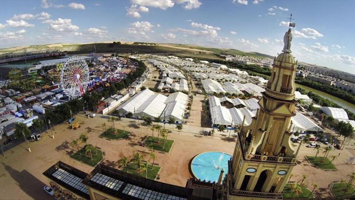 Vista aérea de El Arenal en uno de sus últimas citas en la Feria de Mayo.