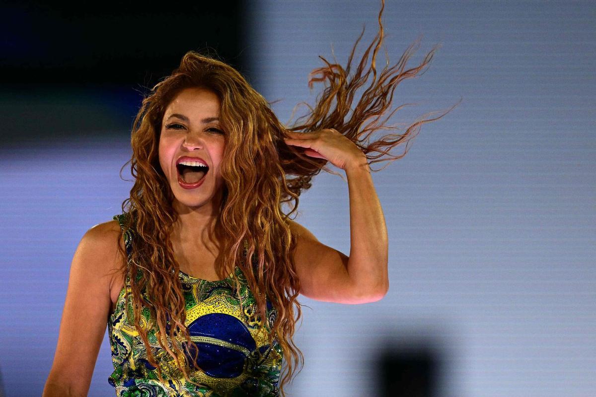 TOPSHOT - Colombian singer Shakira performs during a free concert at Copacabana beach in Rio de Janeiro, Brazil on May 2, 2026. (Photo by Pablo PORCIUNCULA / AFP)