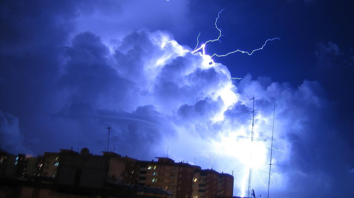 zentauroepp9467037 meteomania foto lectores tormenta en barcelona foto de eli p180906125011