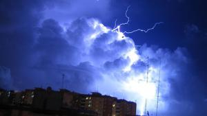 Kirk ha provocado intensas tormentas eléctricas en algunas islas del Caribe.