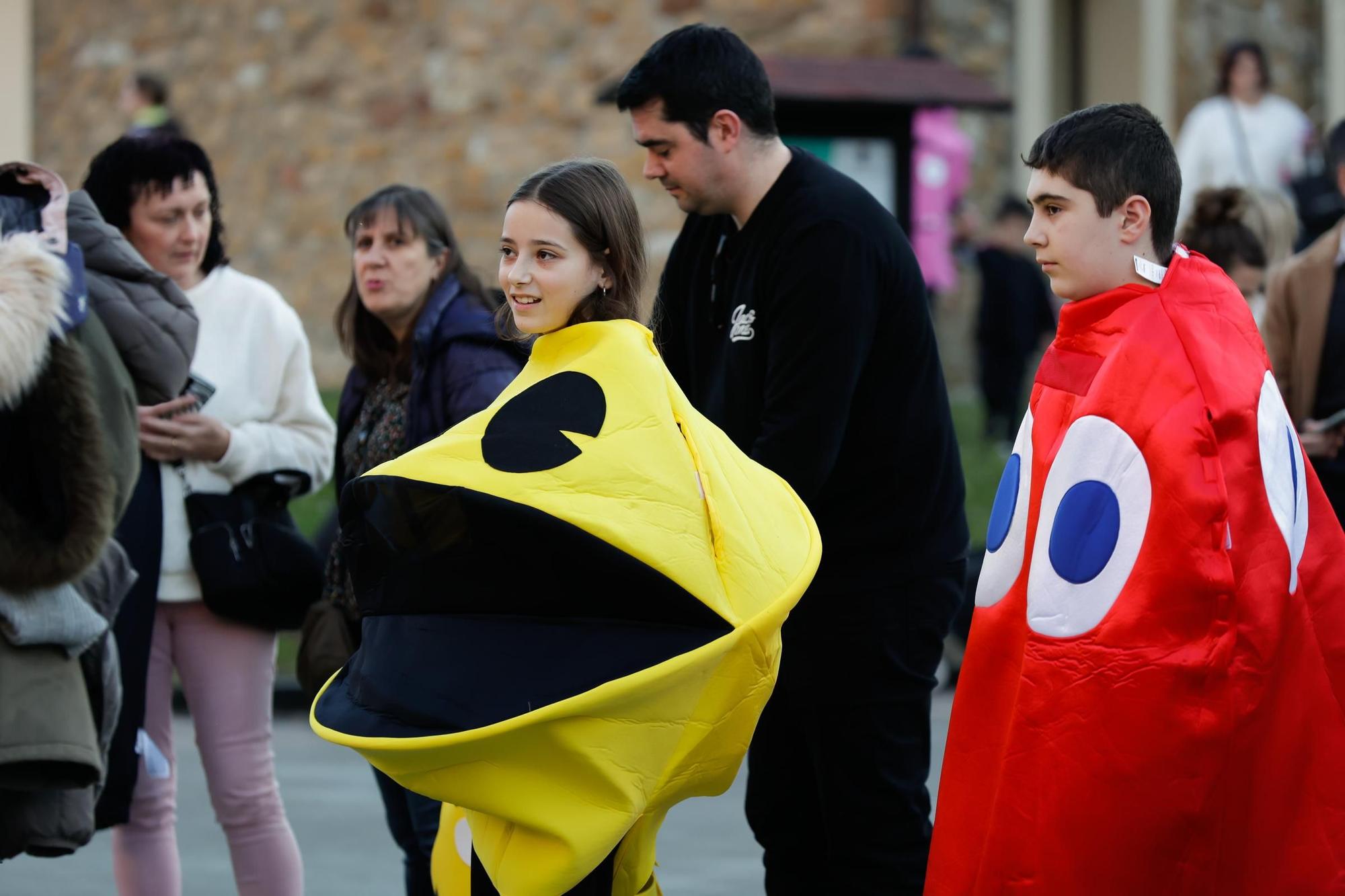 "Queen", los "Angry páxaros" o "Llanera Bros", estrellas carnavaleras en Posada