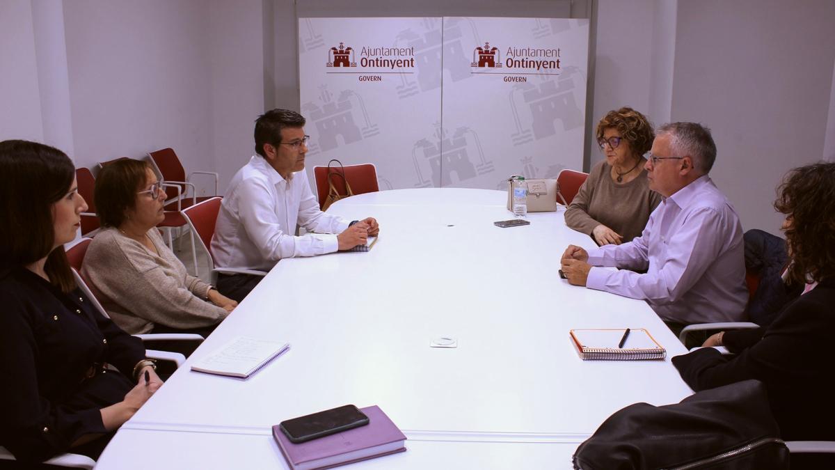 La reunión entre el Ayuntamiento de Ontinyent y el equipo directivo del Departamento de Salud.