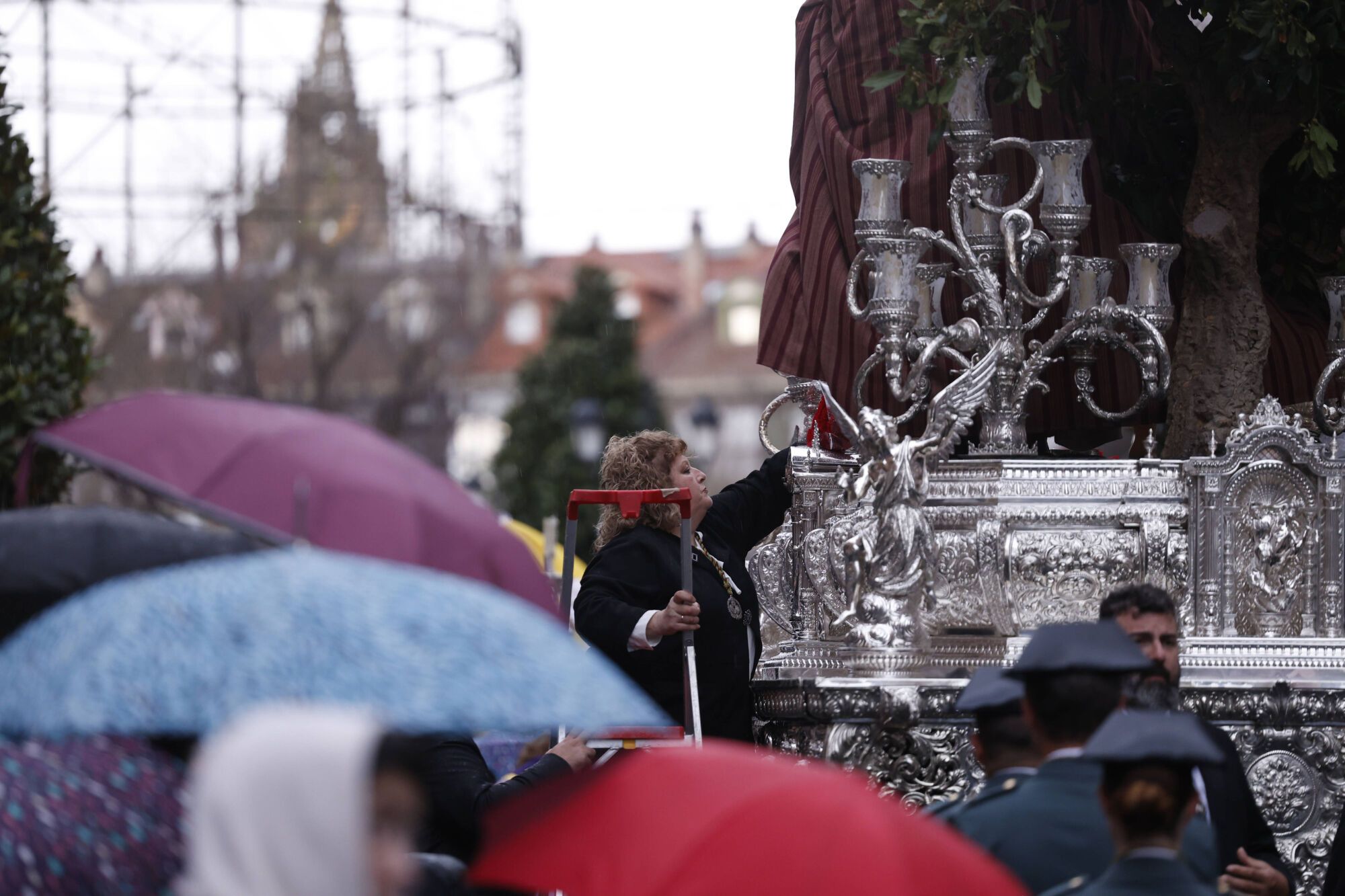 Iglesia de La Tenderina. Sale la procesión del Prendimiento