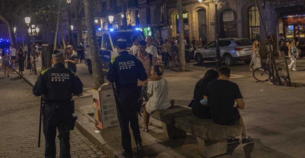 Ciutat Vella obre expedients a 34 terrasses i 93 habitatges il·legals