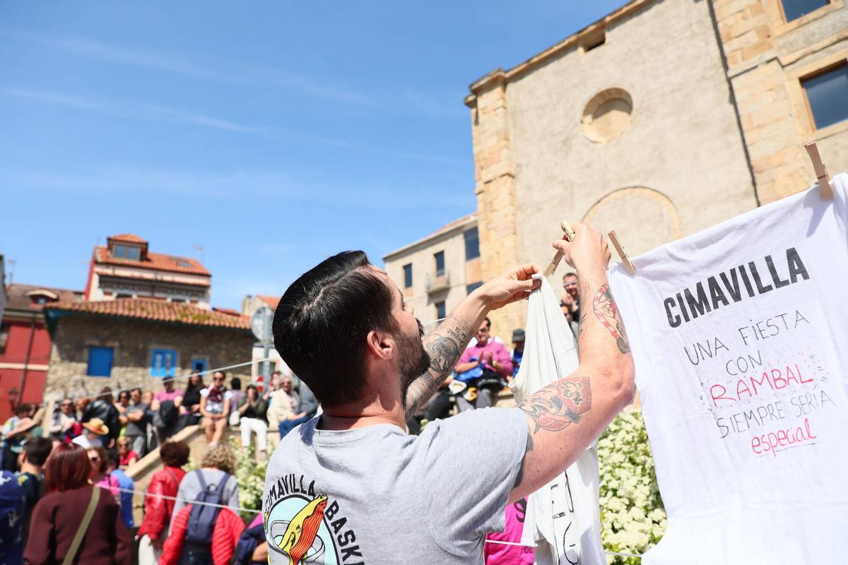 GIJÓN. Plaza del Lavaderu. Acto de homenaje a Rambal por el 50 aniversario de su asesinato GIJÓN. Plaza del Lavaderu. Acto de homenaje a Rambal por el 50 aniversario de su asesinato