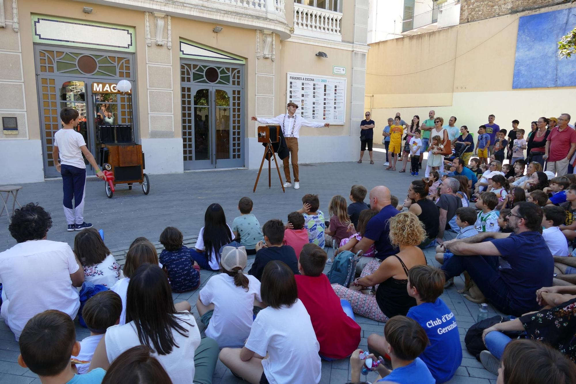 La màgia s'escampa pels carrers i les places de Figueres