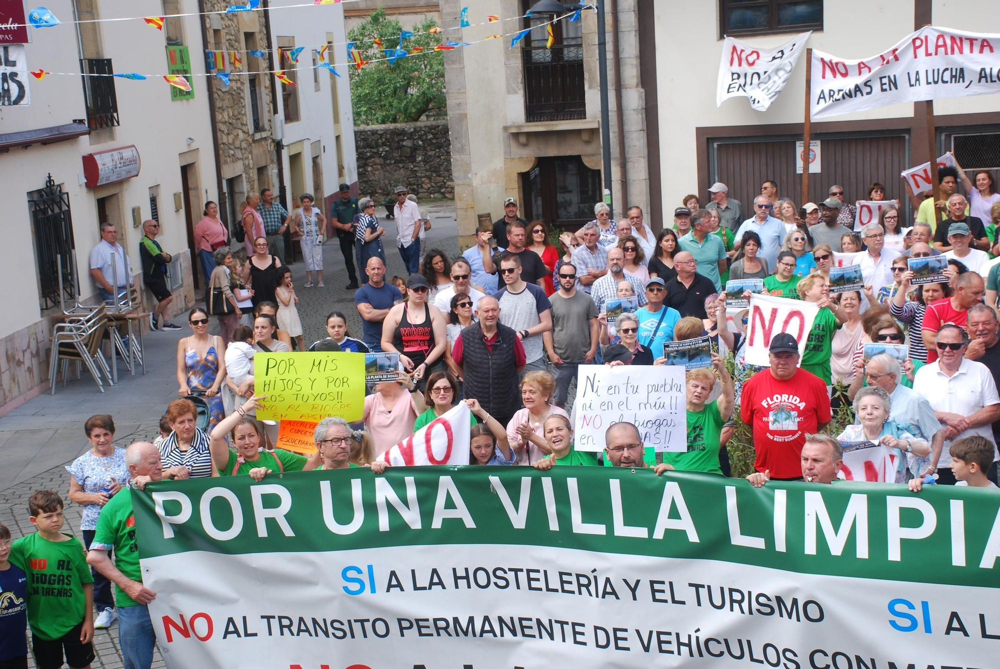 Manifestación contra la planta de biogás en Arenas de Cabrales