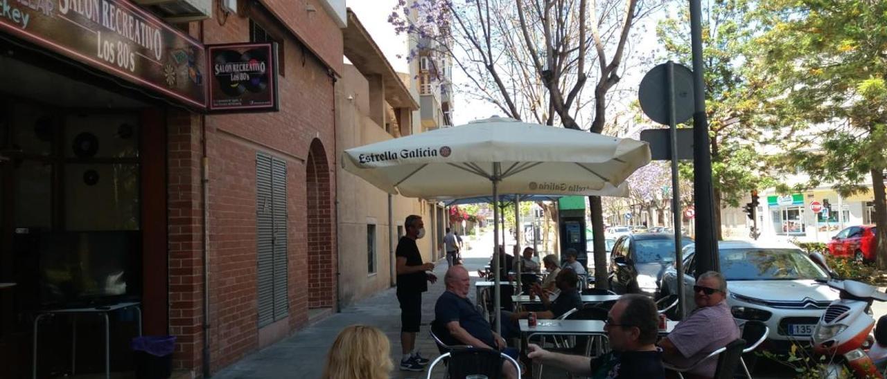 Los hosteleros de San Vicente, en pie de guerra, exigen que se les exima la tasa ahora &quot;para poder sobrevivir&quot;