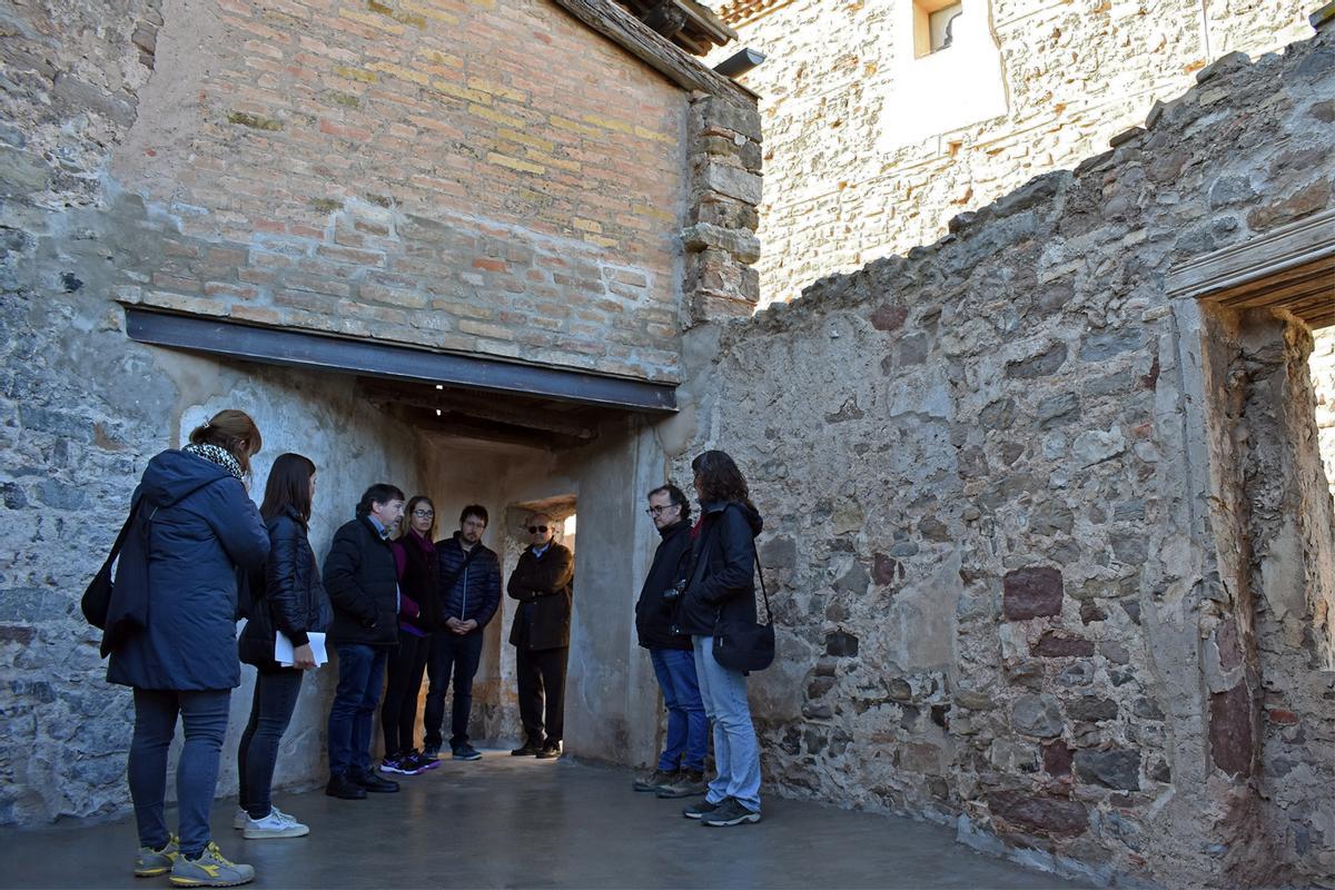 Zona d'accés al sobreabsis de l'església del Roser