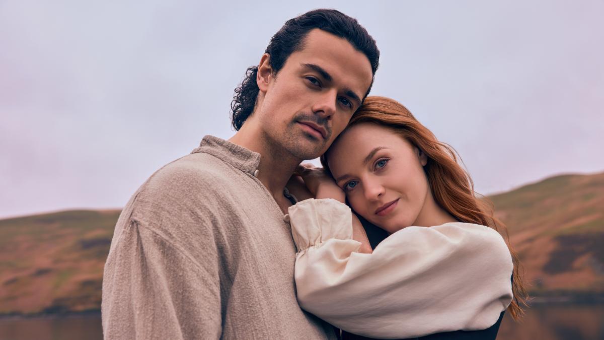 Jamie Roy y Harriet Slater en 'Outlander: sangre de mi sangre'