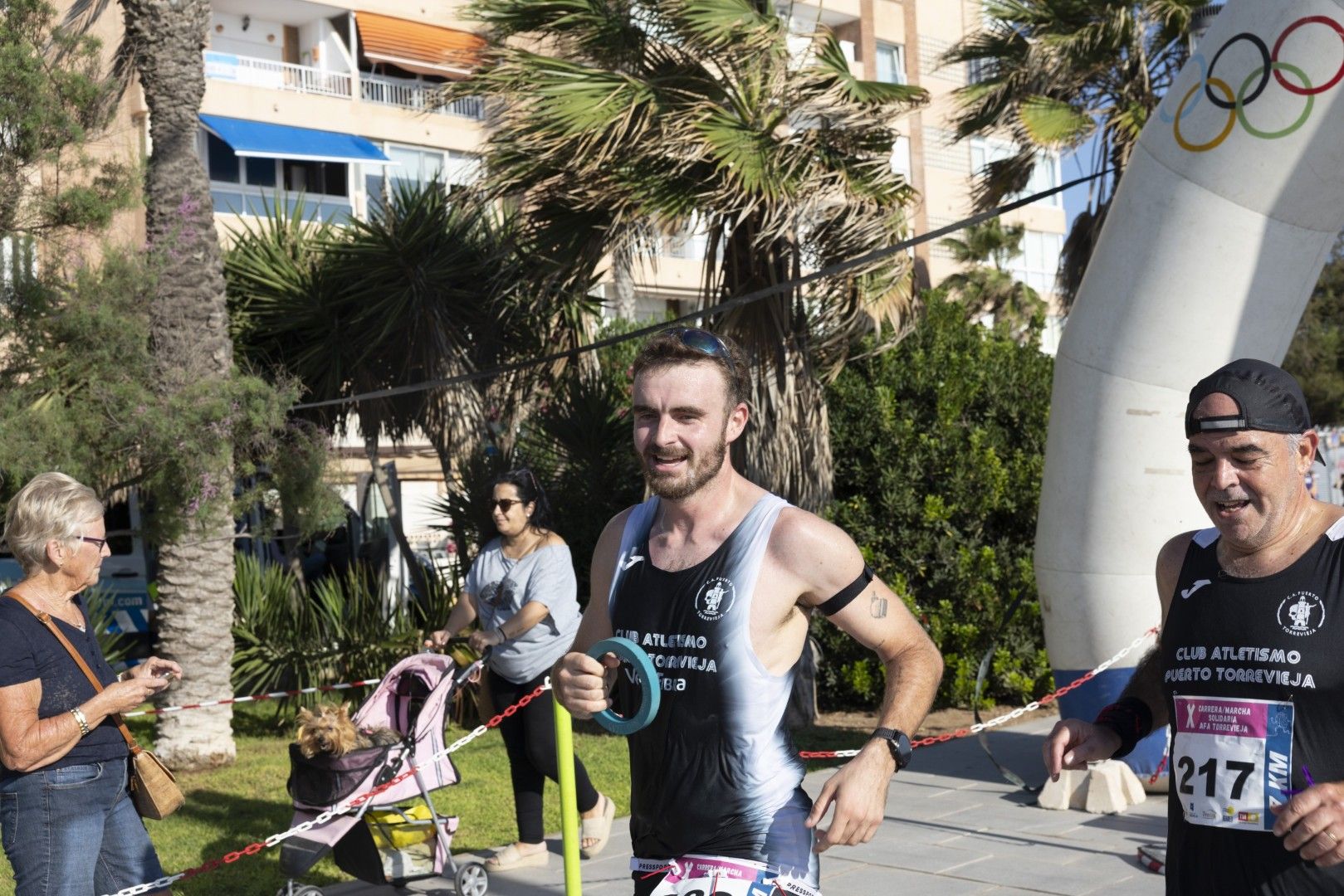 Así fue en imágenes una nueva edición de la carrera solidaria de AFA Torrevieja