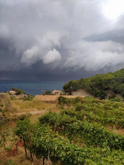 Tormenta, granizo y un 'cap de fibló' en Mallorca