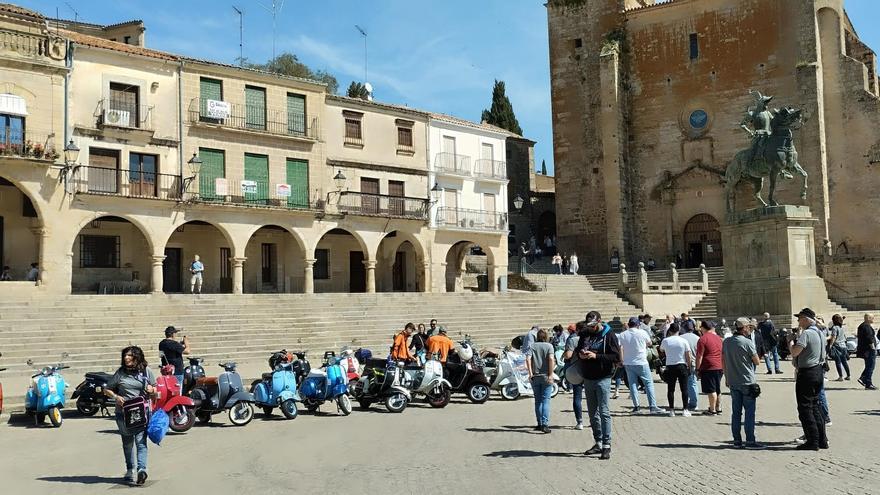 Broche de oro a la fiesta de las vespas, que regresará a Cáceres