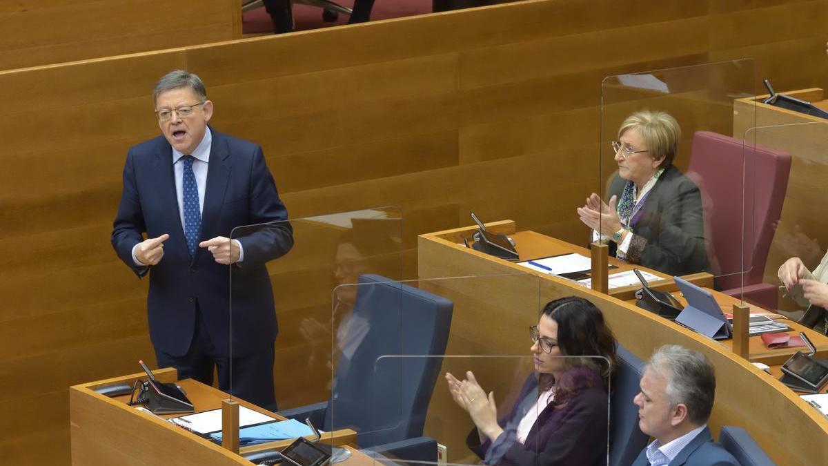 El presidente de la Generalitat, Ximo Puig, interviene en la sesión de control en las Cortes Valencianas.