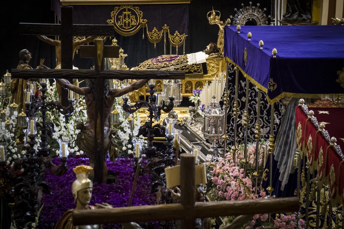 Pasos en el interior de San Cayetano.