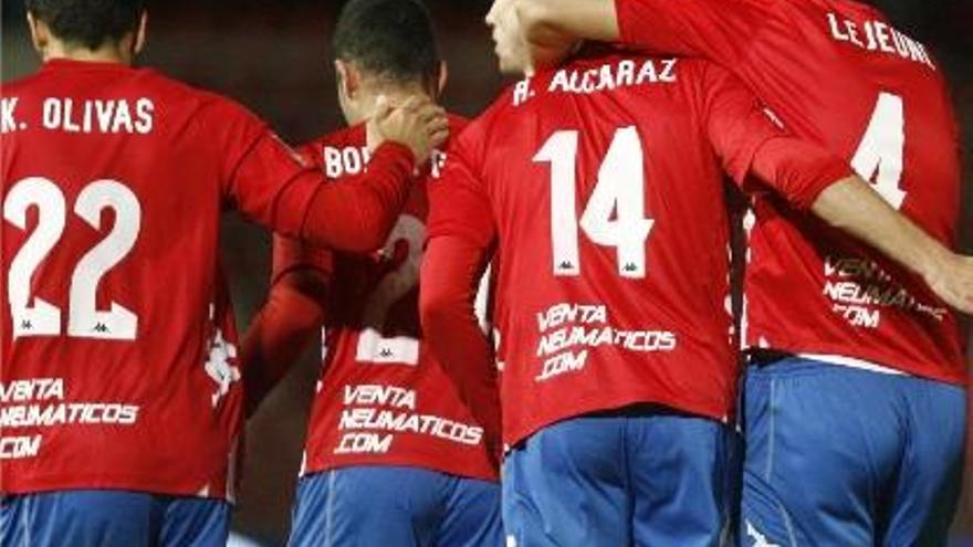 Els jugadors del Girona celebrant un dels seus tres gols contra l&#039;Albacete a Montilivi.