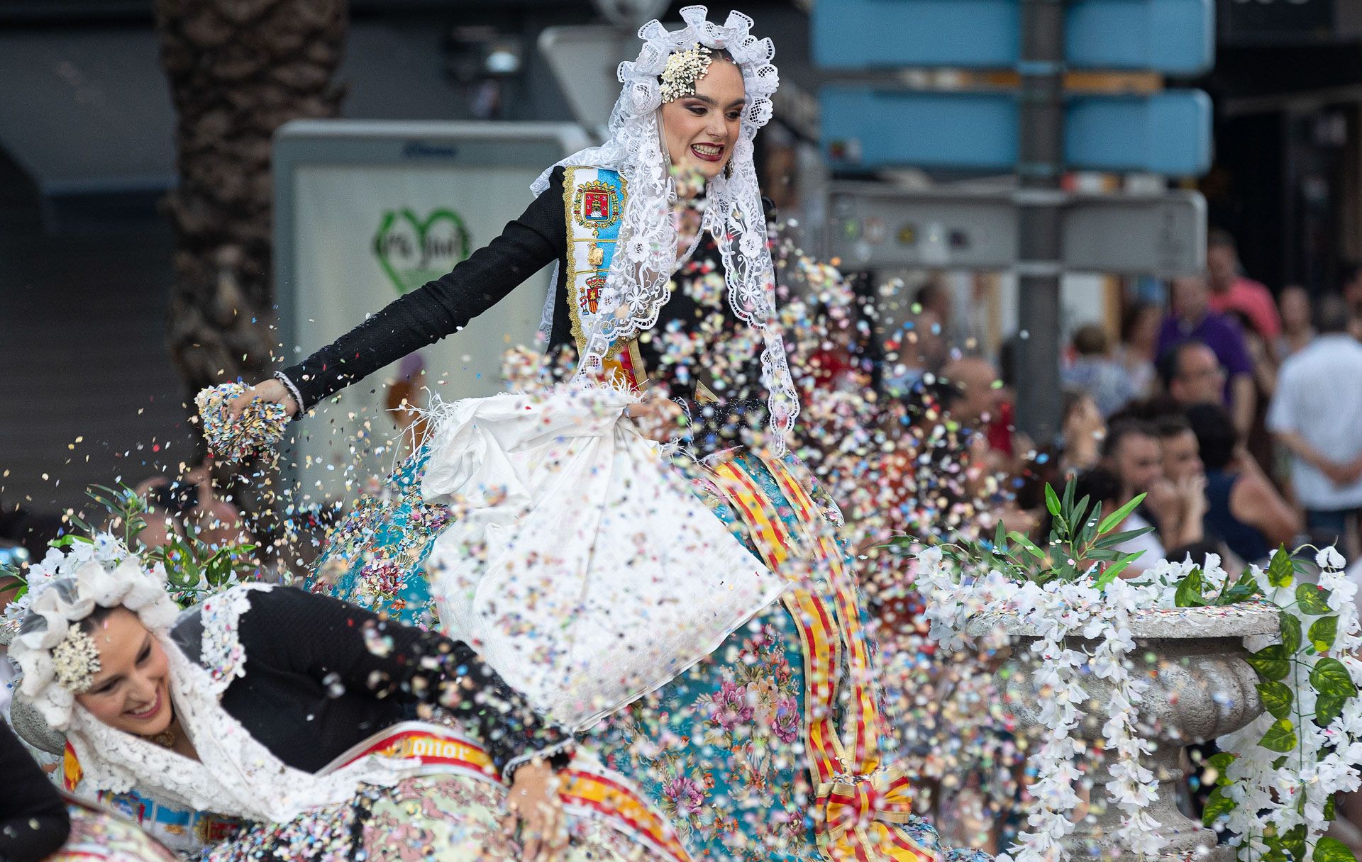 HOGUERAS DE ALICANTE | Un Coso Multicolor de menos a más