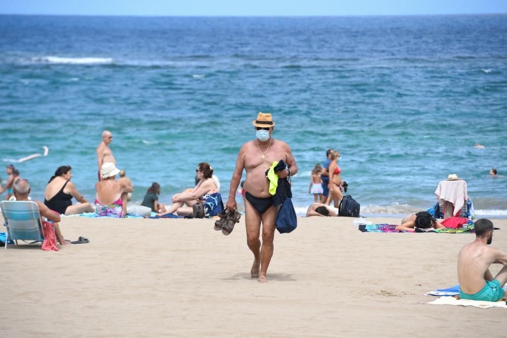 Las mascarillas invaden Las Canteras