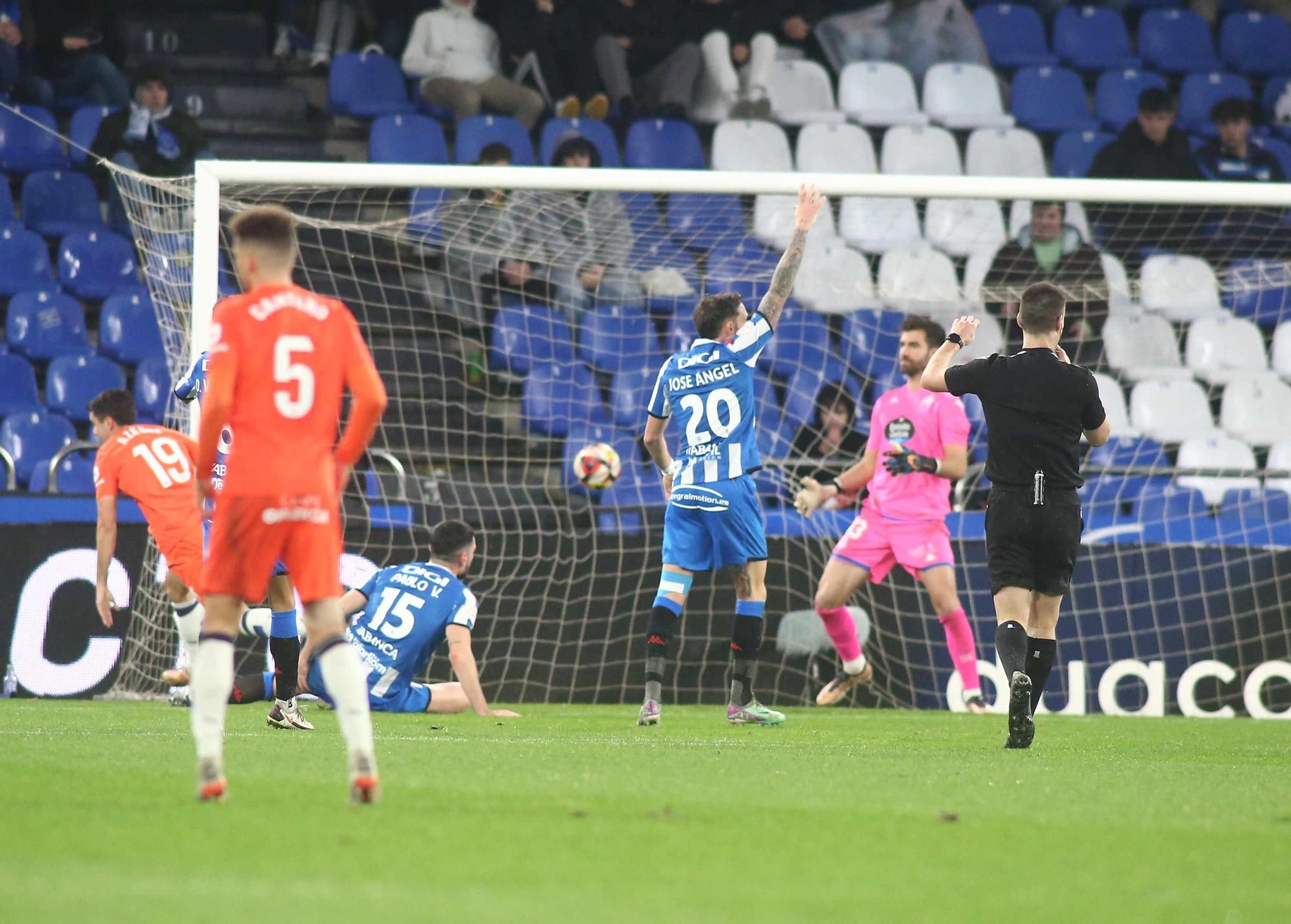 El Dépor gana en Riazor con doblete de Lucas a la Real Sociedad B (2-1)