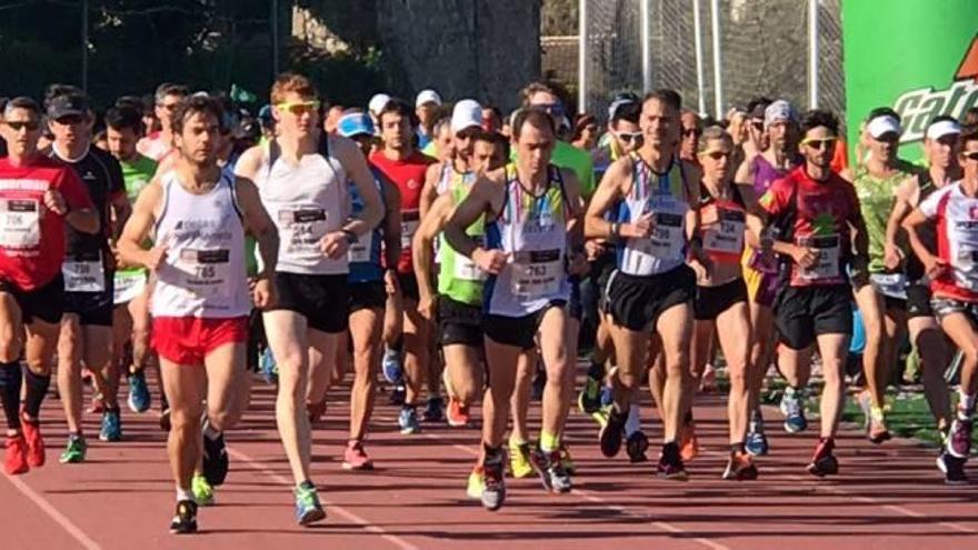 Momento de la salida de la decimoprimera edición de la Mitja Marató de Pollença, que se celebró ayer.