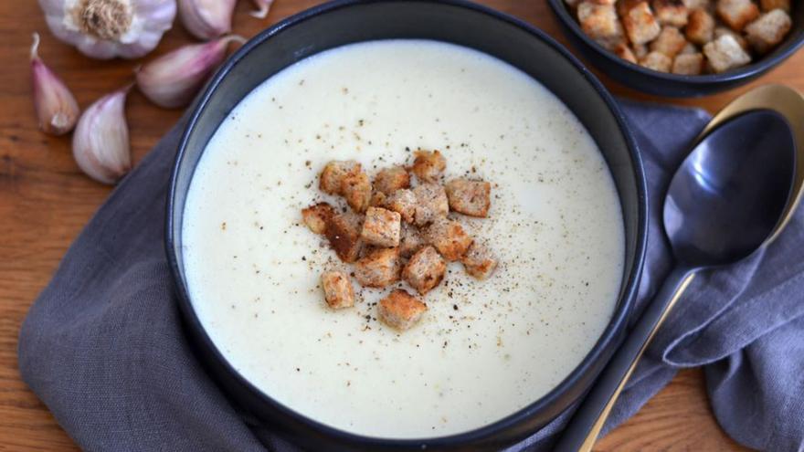 So schmeckt die Knoblauchsuppe besonders gut