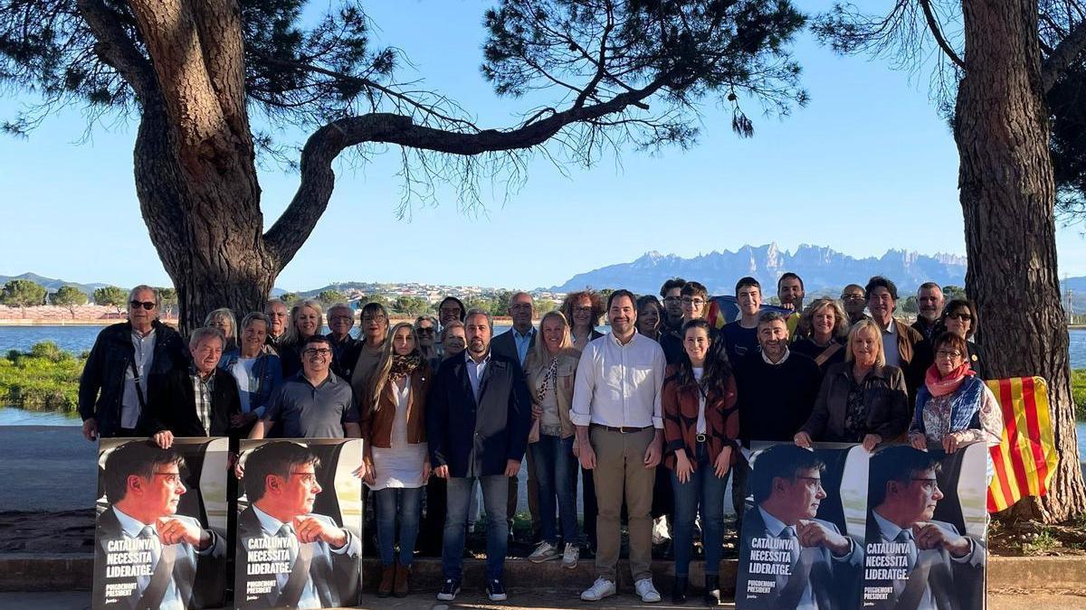 Candidats de Junts+Puigdemont del Bages, amb alcaldes de la comarca, regidors i militants, a l'Agulla