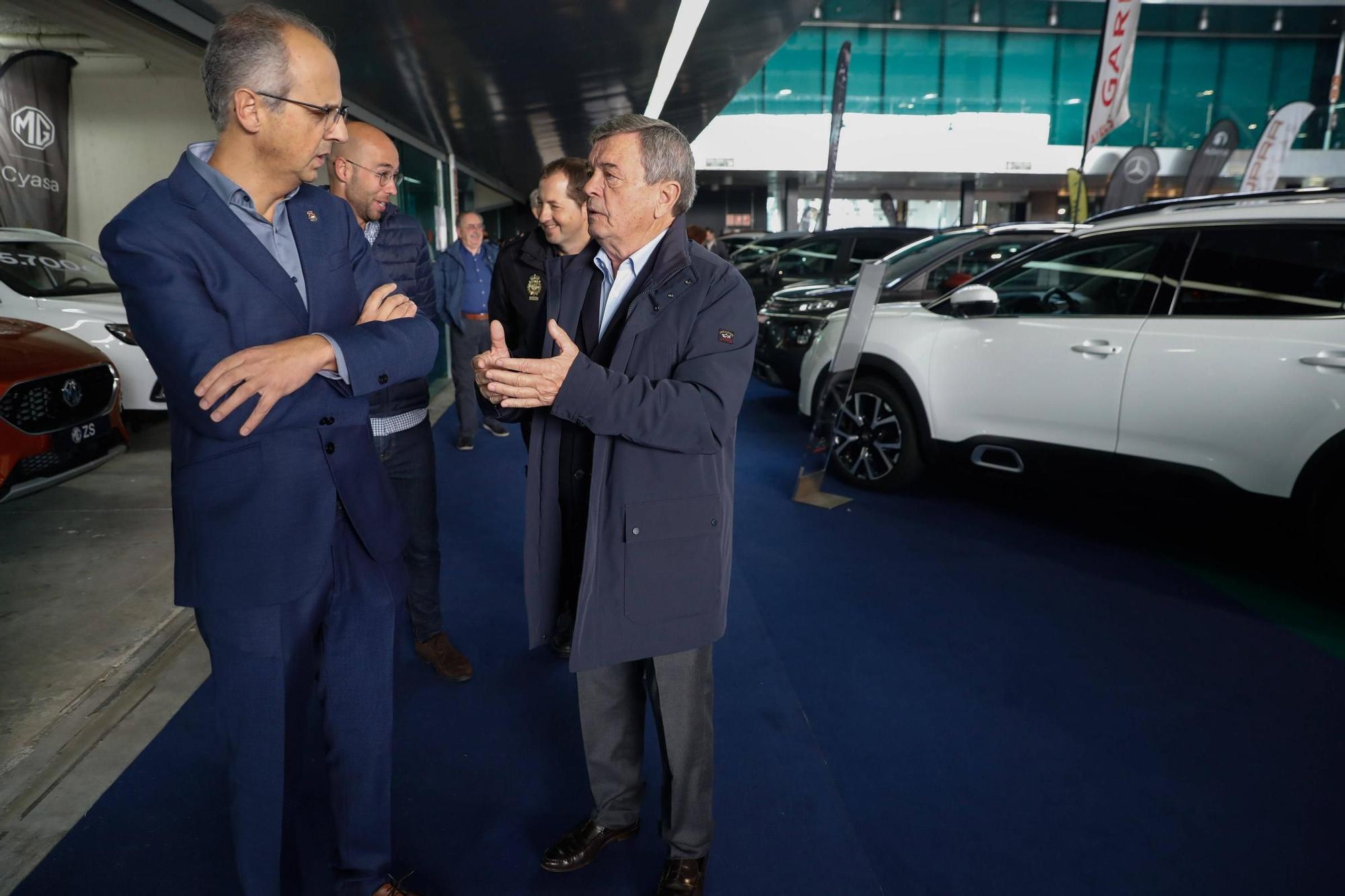 Colas y ventas exprés en el salón del automóvil de Avilés