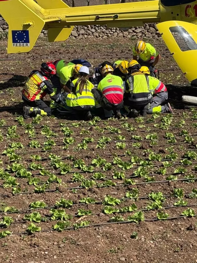 Evacuado en helicóptero un conductor de 87 años tras precipitarse con su vehículo en el norte de Gran Canaria