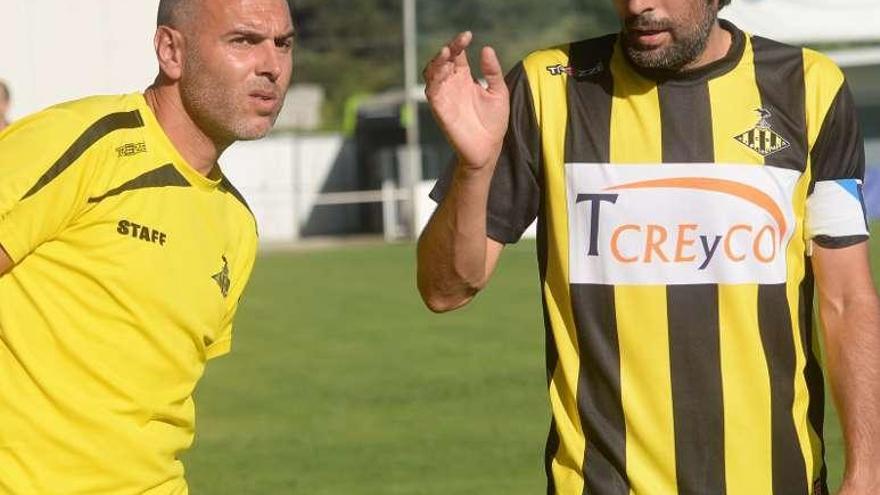 Changui, junto a su técnico David Sierra. // Noé Parga