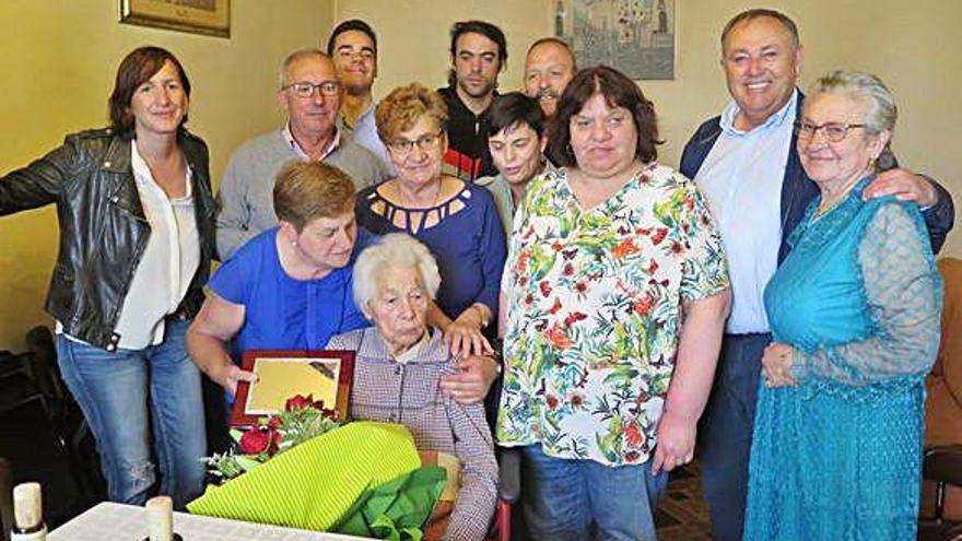 Una vecina de Paiosaco celebra sus 103 años