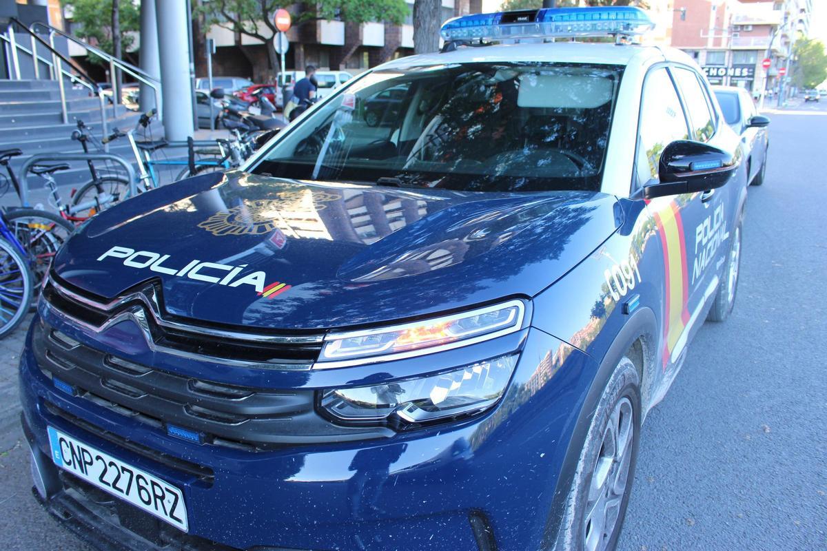 Un vehículo de la Policía Nacional en Ourense