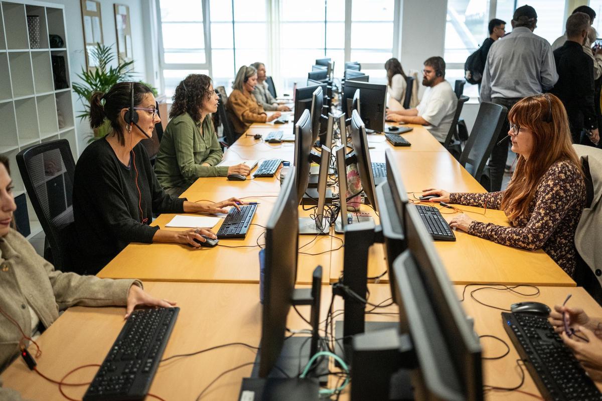 Visita al departamento de atención telefónica de Santa Cruz Visita al departamento de atención telefónica de Santa Cruz