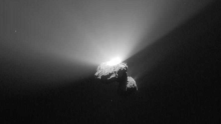 El estallido en el cometa que orbita Rosetta.
