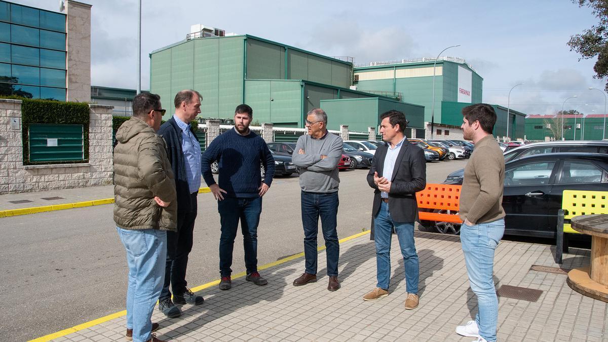 Visita de autoridades al polígono Las Habazas de Malpartida Plasencia.
