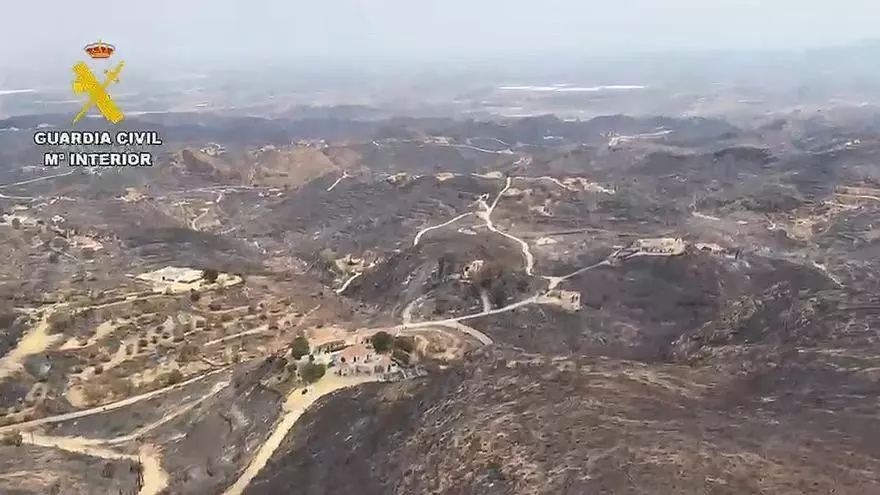 Nuevas imágenes del Servicio Aéreo de la Guardia Civil de la zona extinguida del incendio de Los Gallardos