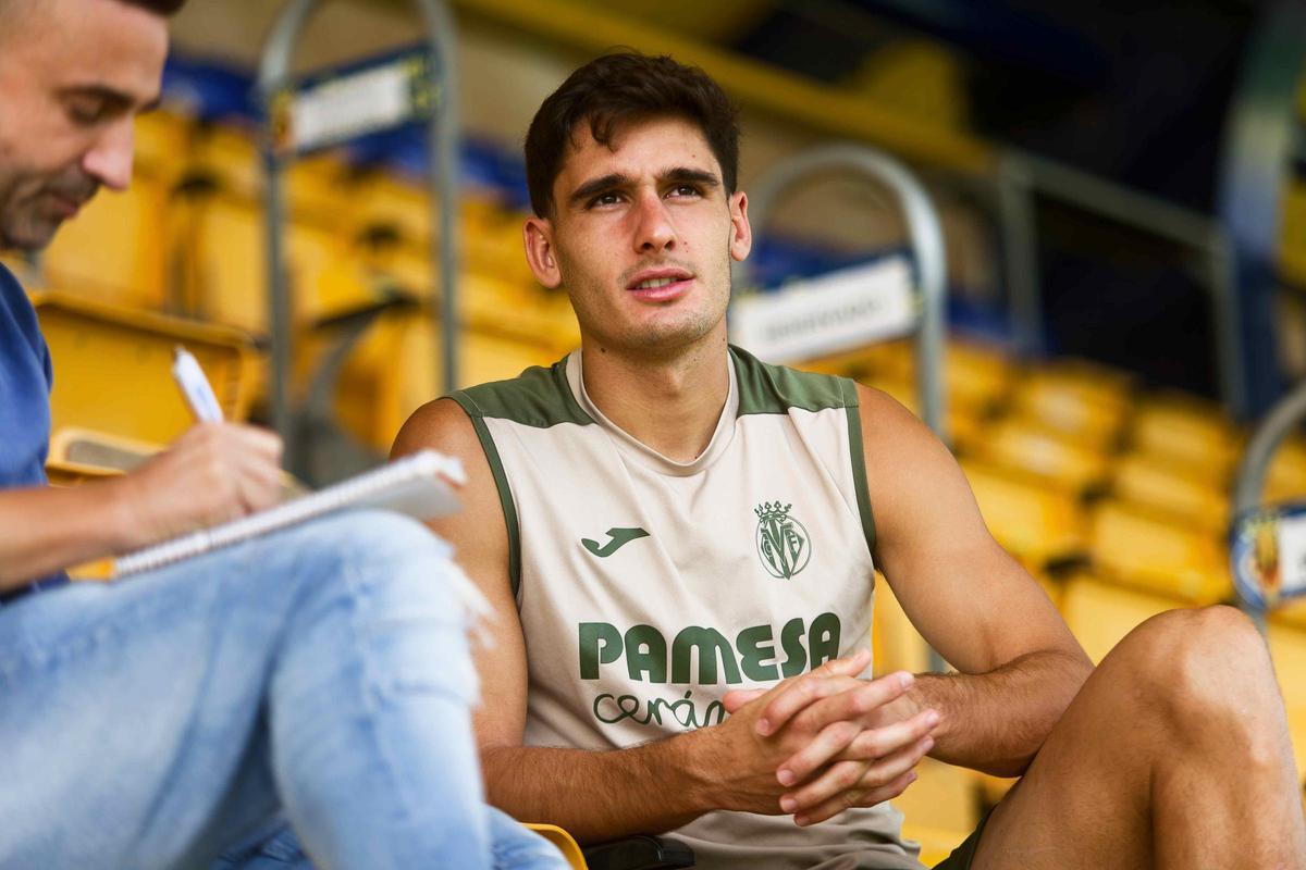 Sergi Cardona atendió a 'Mediterráneo' en el Mini Estadi de la Ciudad Deportiva del Villarreal CF.