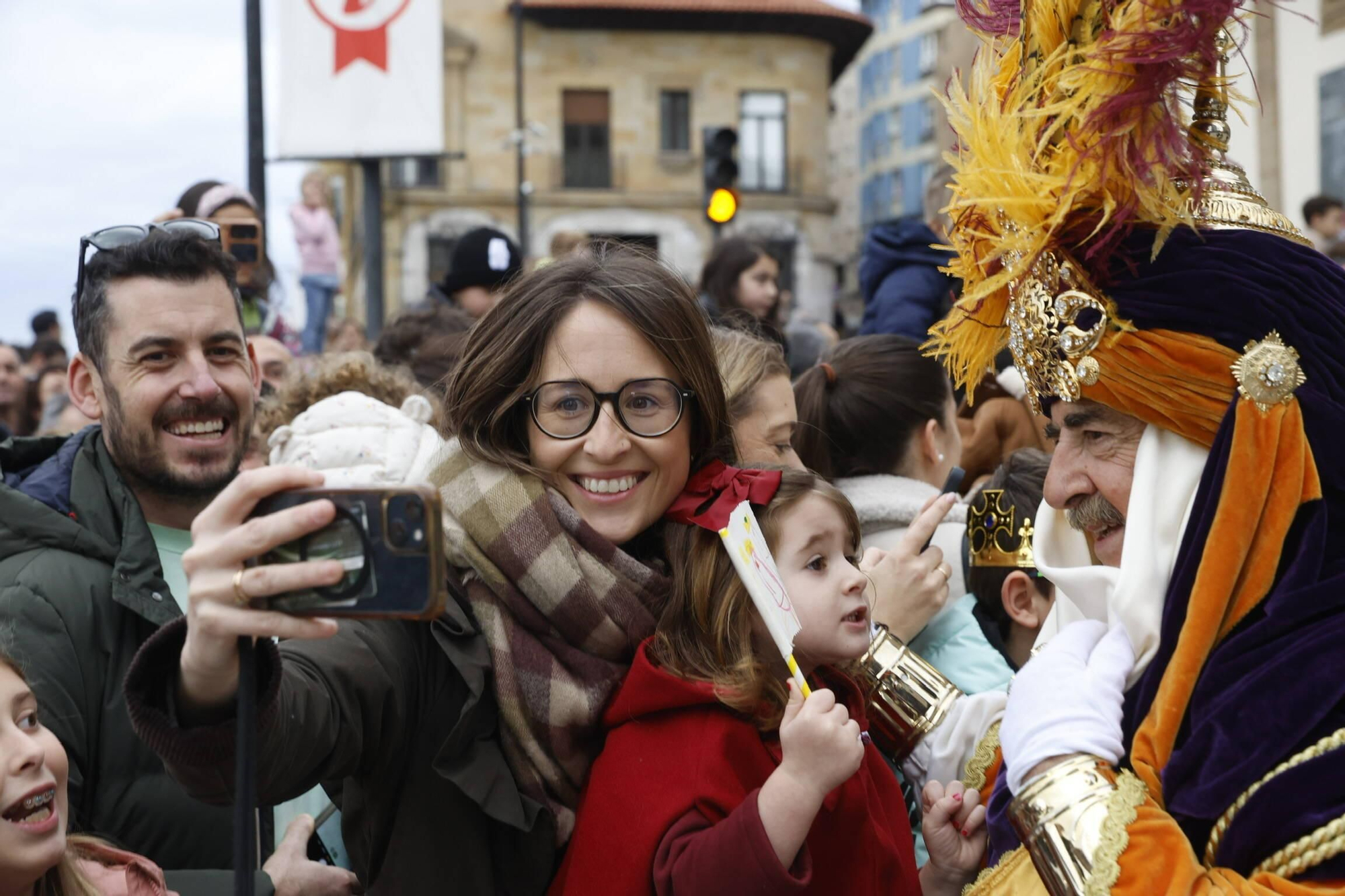 En imágenes: Los Reyes Magos desembarcan en Gijón