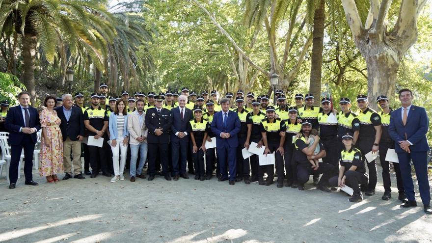 Cuarenta policías locales de Málaga toman posesión en La Concepción