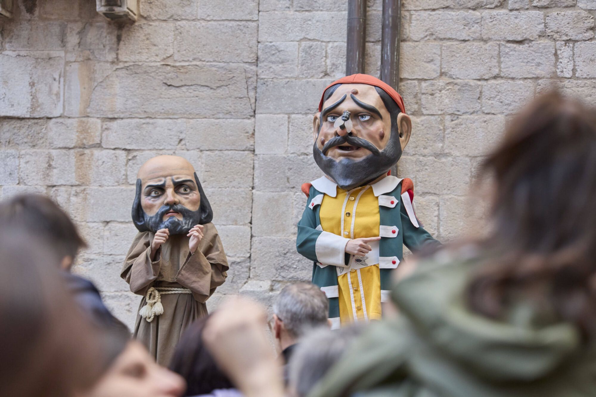 Les fotos de la passejada de capgrossos i gegants a la plaça de la catedral de Girona