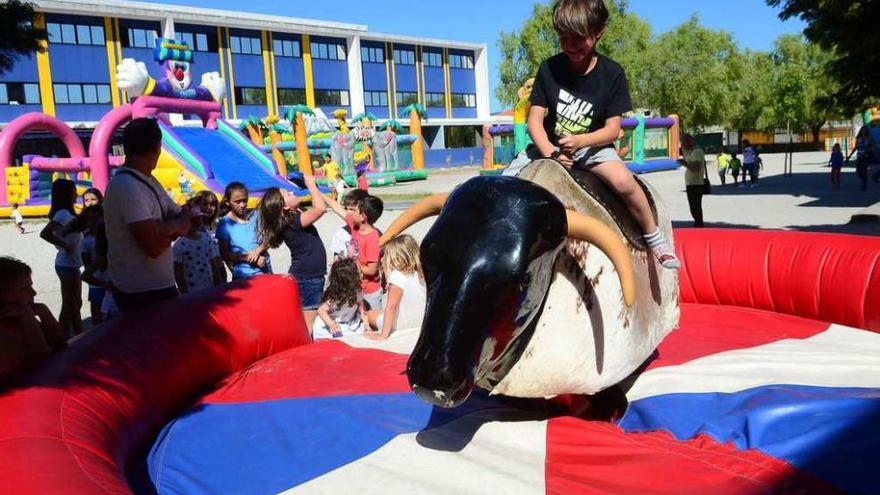 Niños en la fiesta de fin de curso organizada por la Anpa del colegio Arealonga. // Noé Parga