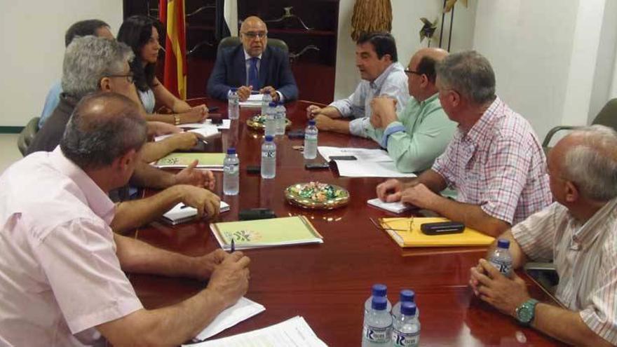 El consejero de Agricultura destaca que la PAC se aplicará de manera uniforme en toda España