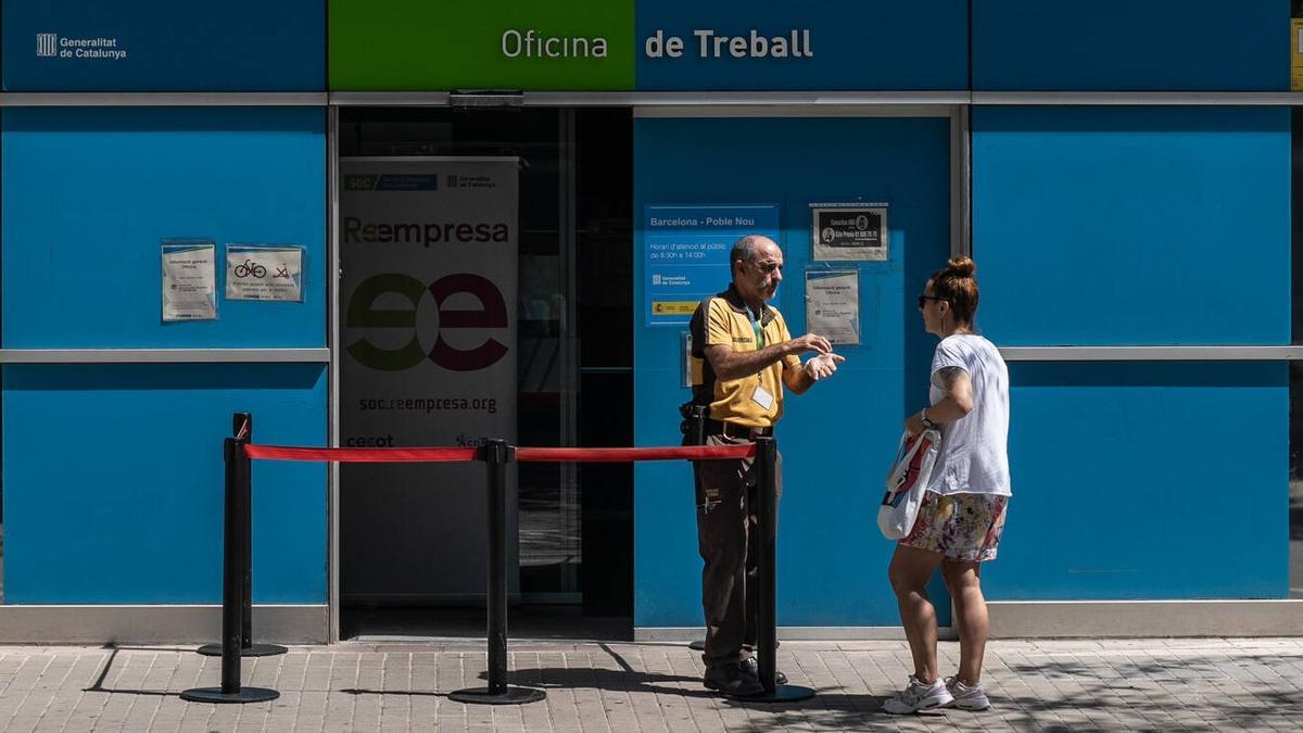Oficina de Trabajo en el barrio de Poblenou de Barcelona. Oficina de Trabajo en el barrio de Poblenou de Barcelona.