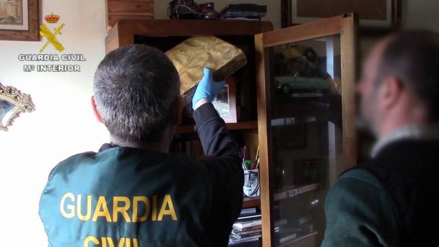 La Guardia Civil recupera 11 libros históricos robados en Tarazona