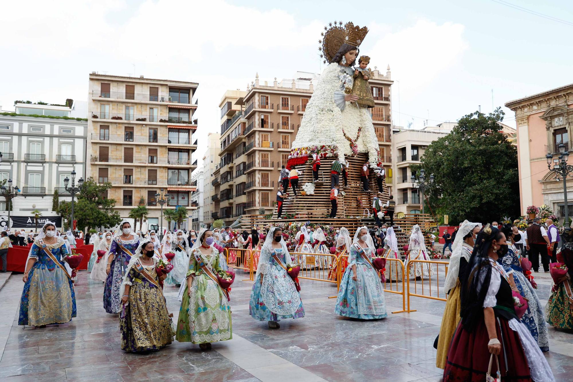 Búscate en el segundo día de Ofrenda por la calle Caballeros (entre las 17.00 y las 18.00 horas)