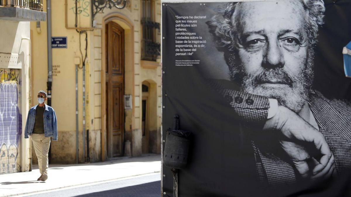 El zapato berlanguiano, en la exposición del MuVIM. | G.CABALLERO