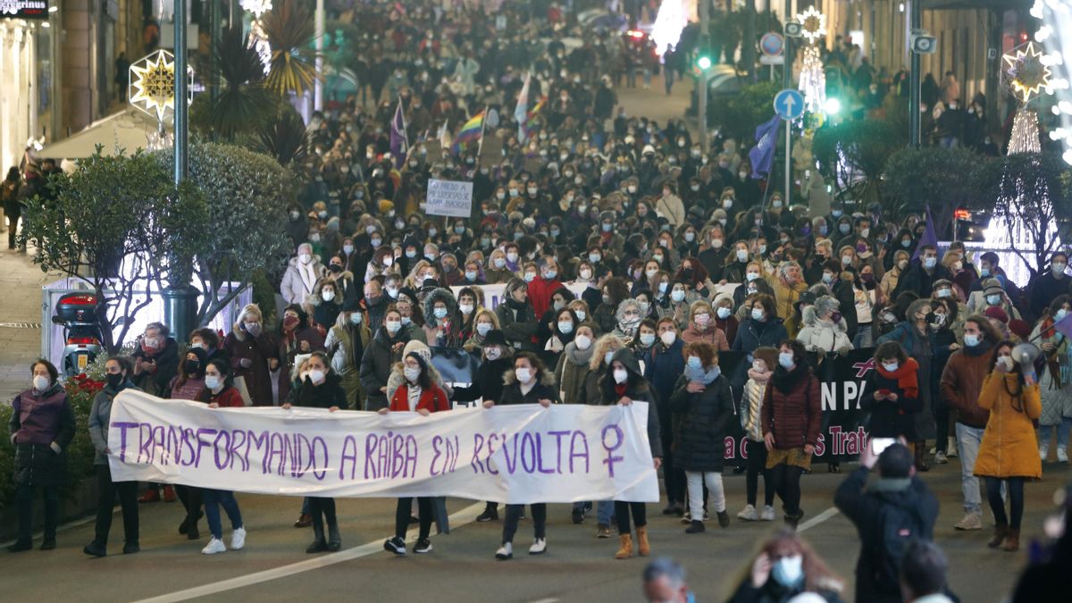 25N: Galicia salió a la calle vestida de morado
