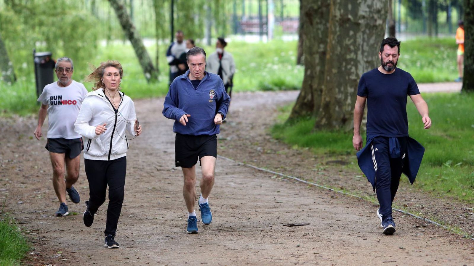Personas haciendo ejercicio en un parque de Vigo