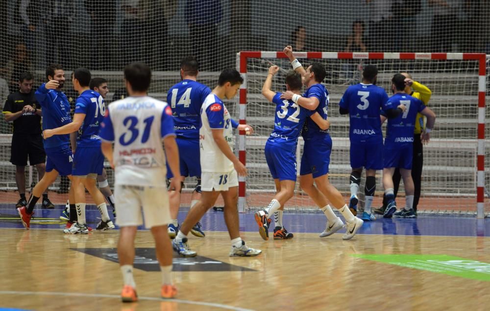 Oda al balonmano con premio para el Teucro