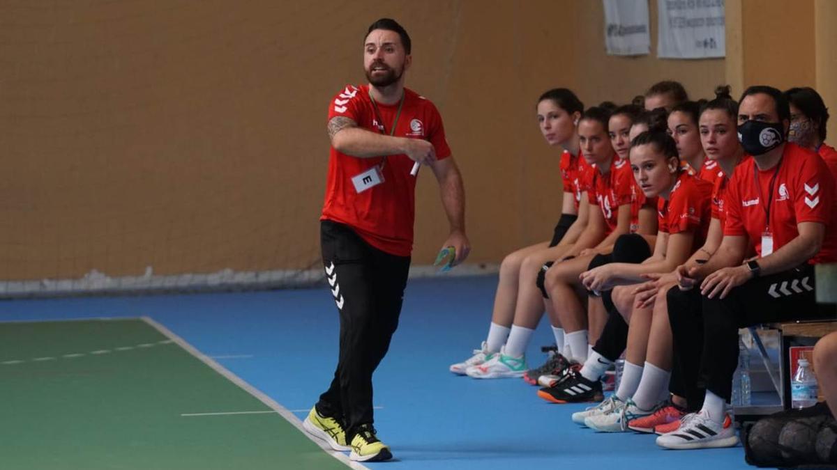 Mario Ortiz, técnico del Deza, en un partido de esta temporada.