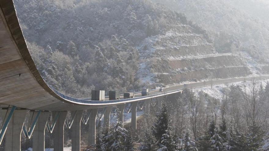 El viaducte d'Osormort vist des de sota